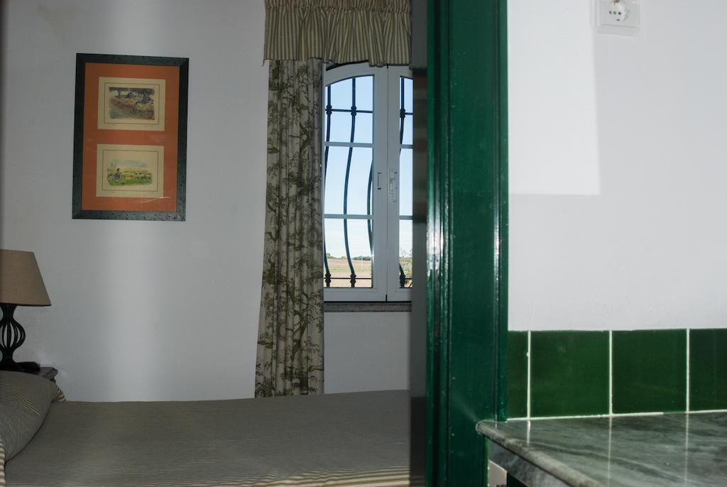 Herdade Da Samarra Otel Viana do Alentejo Oda fotoğraf