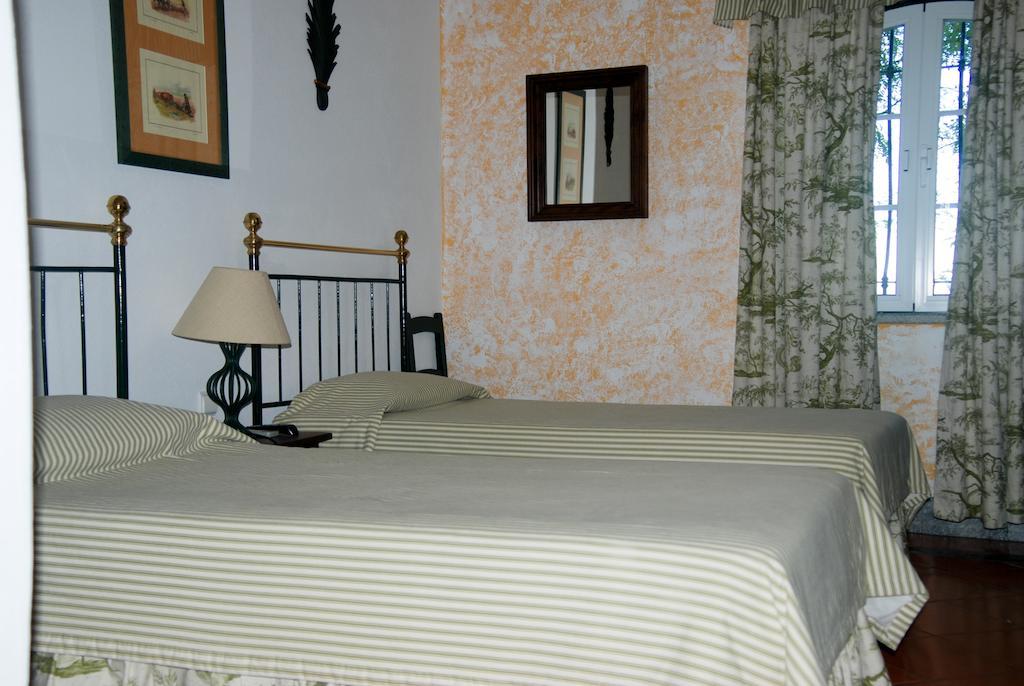 Herdade Da Samarra Otel Viana do Alentejo Oda fotoğraf